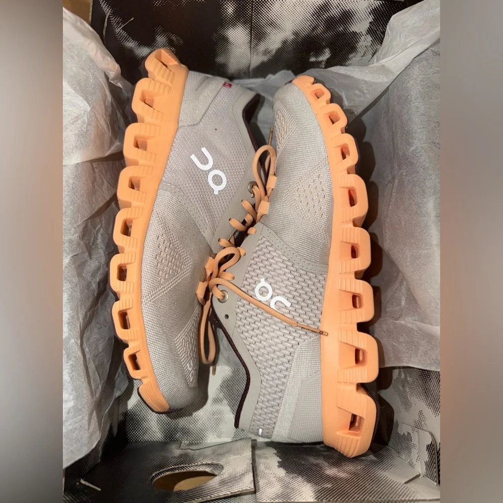 OnCloud X- Running Beige and Peach Sneakers - Picture 4 of 5